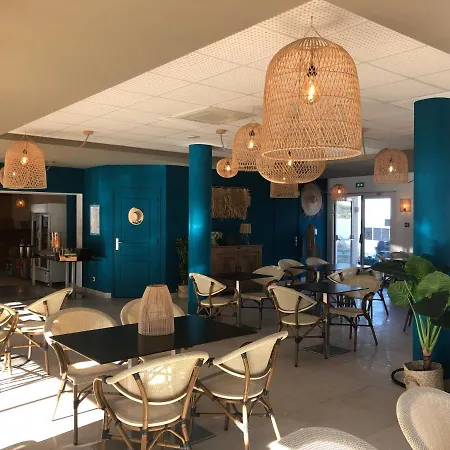 מלון Au Tapis De Sable 2*