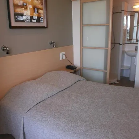 Au Tapis De Sable 2*