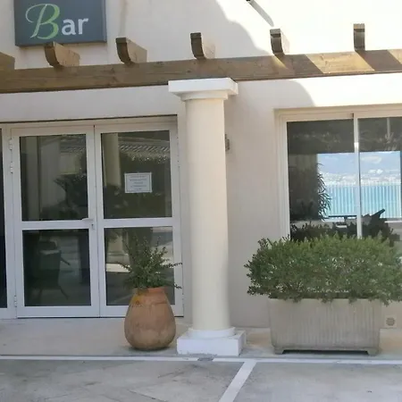 Au Tapis De Sable מלון 2*