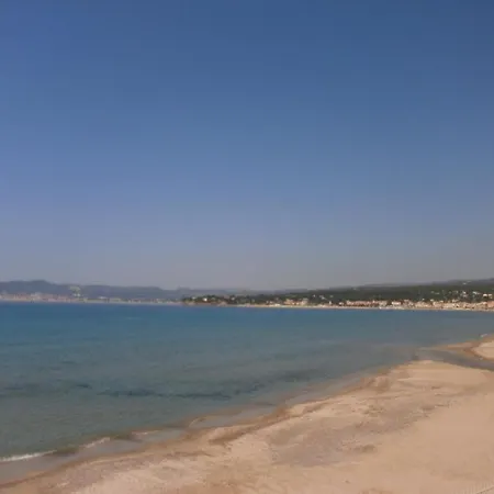 Au Tapis De Sable מלון 2*