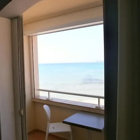 Au Tapis De Sable 2* سا سيرْ سور مير
