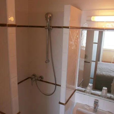 Au Tapis De Sable Hotel 2*