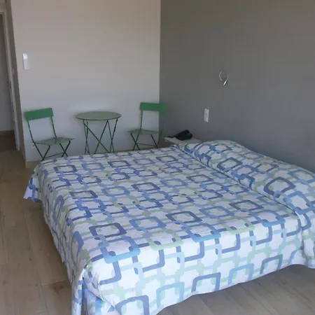 Hotel Au Tapis De Sable 2*