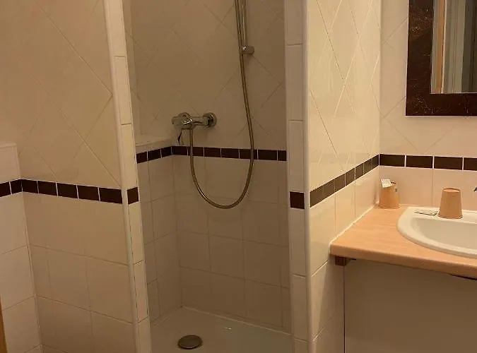 فندق Au Tapis De Sable سا سيرْ سور مير