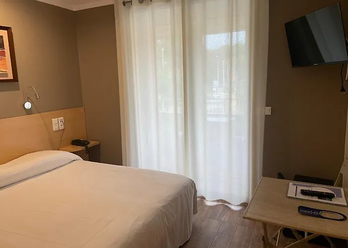 Au Tapis De Sable 2* سا سيرْ سور مير